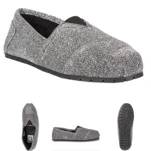 New slippers / house shoes: Frost Silver 8.5-9 NWT